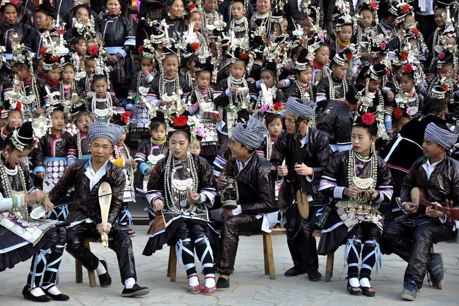 1,000 perform Grand Song of Dong in Guizhou(1/10)