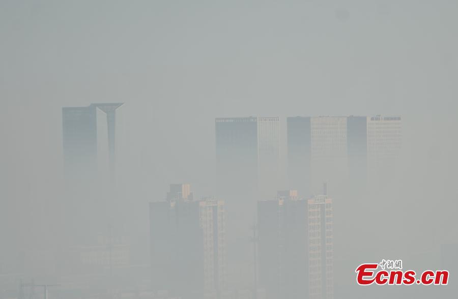 Hebei issues red alert for smog(1/3)