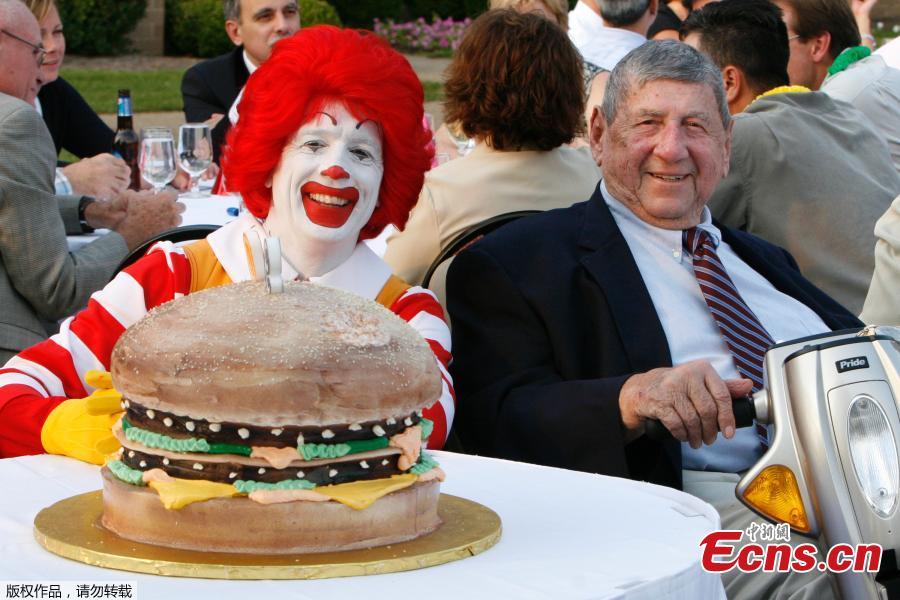 Creator of McDonald's Big Mac dies at 98(1/3)
