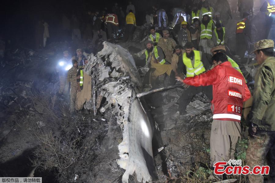 PIA plane crash kills all 48 people on board, including one Chinese (1/8)
