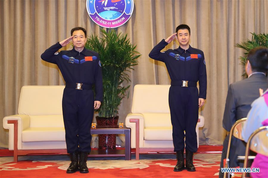 Shenzhou astronauts meet the press(1/9)