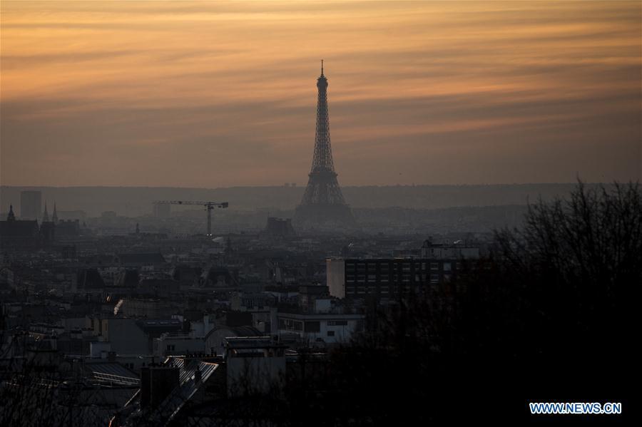 Paris continues banning cars due to deteriorating air quality(1/5)