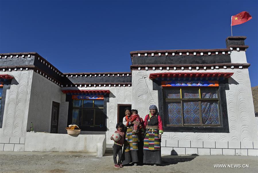 89.6% of houses for villagers reconstructed in quake-hit Tibet(1/4)