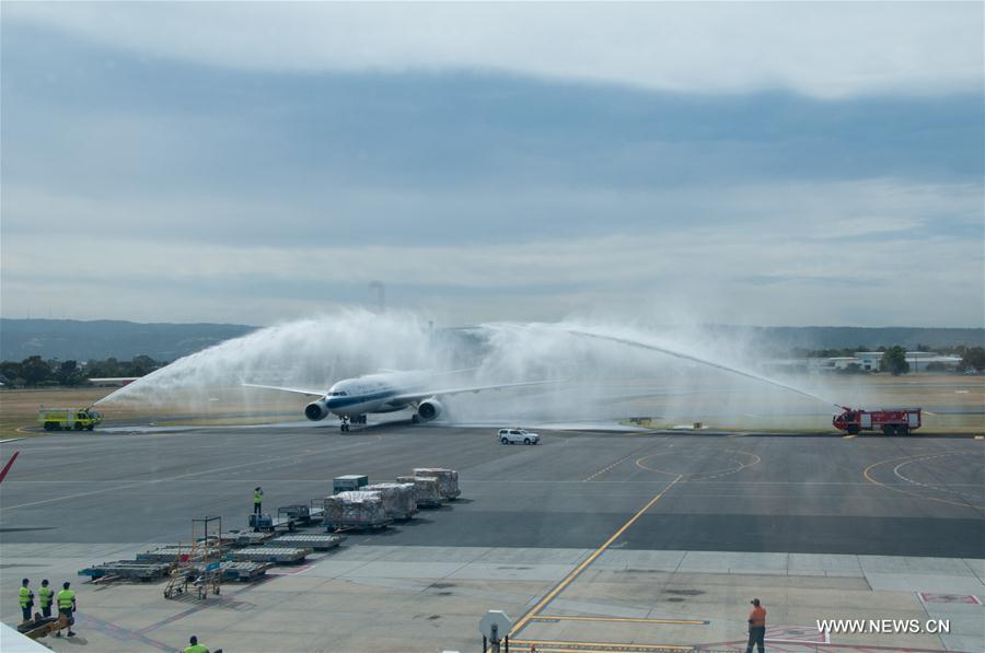 China's Southern Airlines launches direct flight between Guangzhou , Adelaide(1/4)