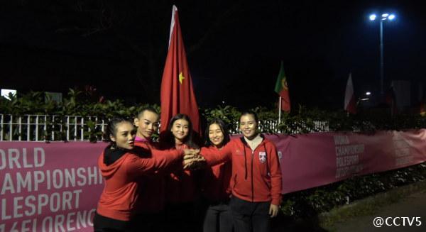 Chinese pole dancers boycott competition after organizers fail to display flag(1/3)