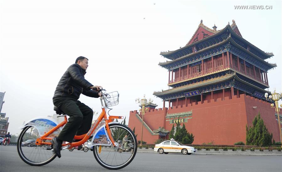 Chinese cities encourage people to commute by bicycle (1/9)