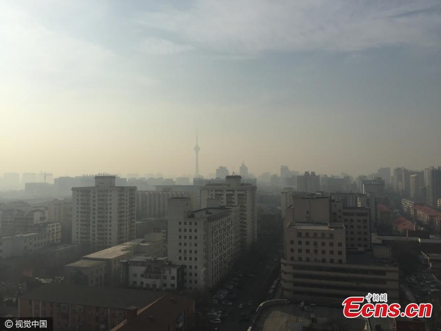 Beijing issues red alerts for air pollution(1/5)
