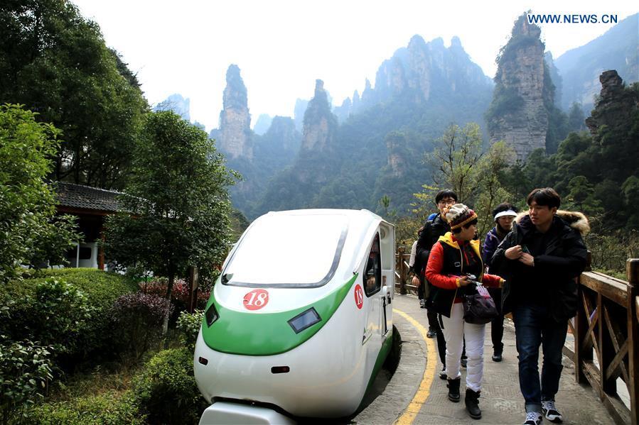 Tourism in Zhangjiajie improved as local environment well preserved(1/4)