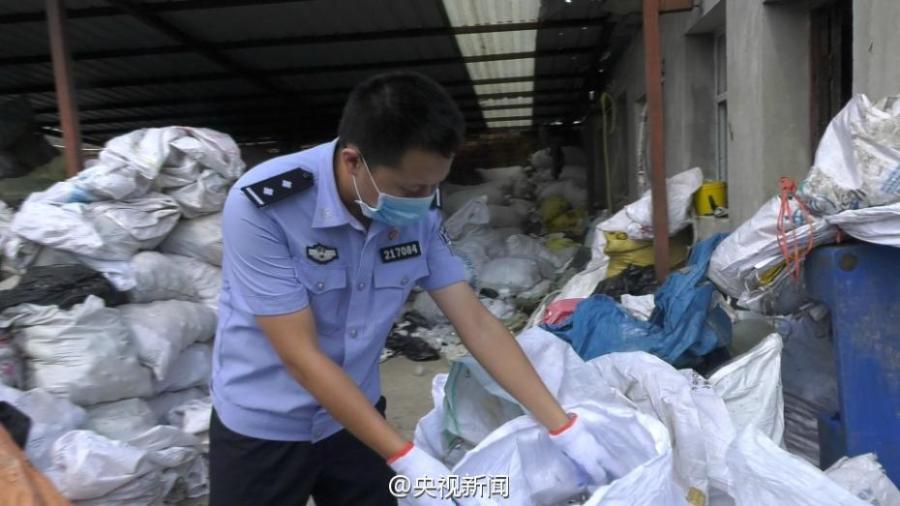 Police bust illegal medical waste management case in Nanjing(1/9)