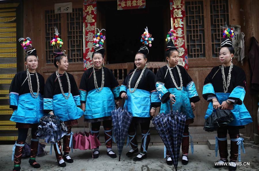 Dong people prepare sacrificial offerings for Sama Festival in SW China (1/5)