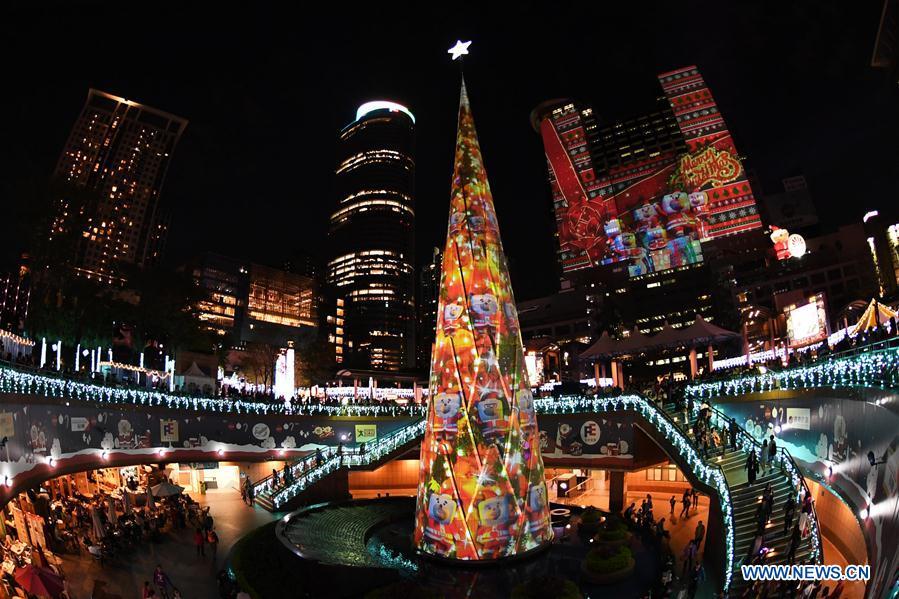 Light show held to greet Christmas in SE China's Taiwan (1/5)