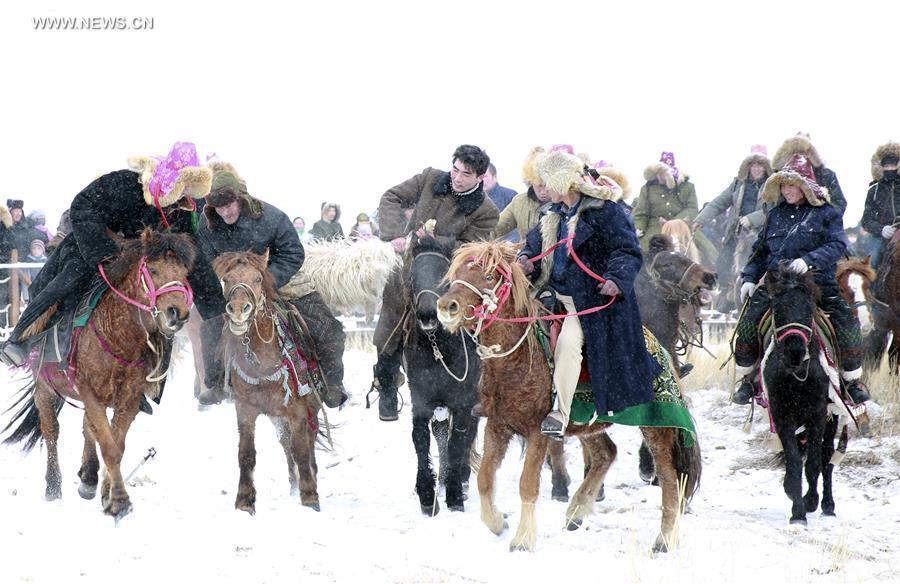 Kazak people hold goat grabbing event in Xinjiang(1/5)
