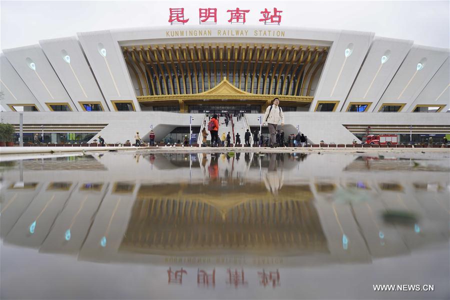 Guiyang-Kunming section of Shanghai-Kunming railway to put into operation(1/6)