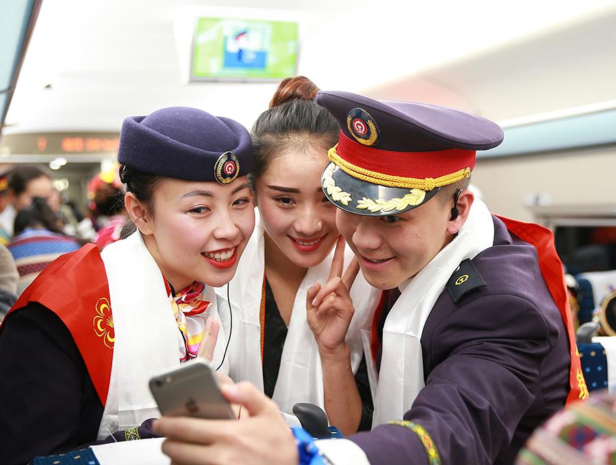 Shanghai-Kunming high-speed rail in full operation (1/7)