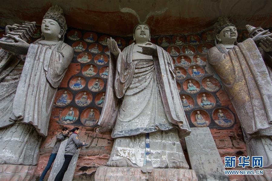 Steady as a rock after quake hits heritage site(1/4)