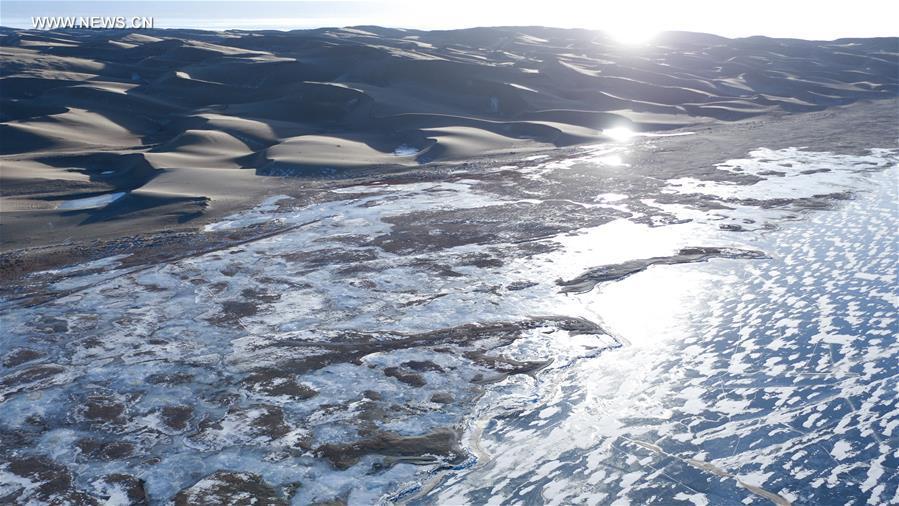Amazing scenery of ice floating on Qinghai Lake in NW China (1/6)