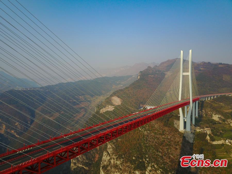 World’s highest bridge opens in southwest China (1/10)