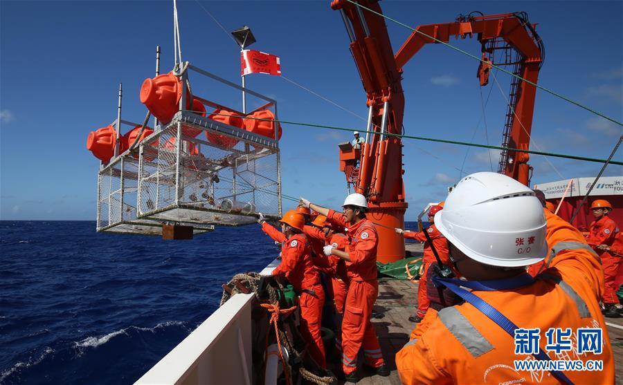 Chinese unmanned submersibles descend 10,890 meters in Mariana Trench(1/4)