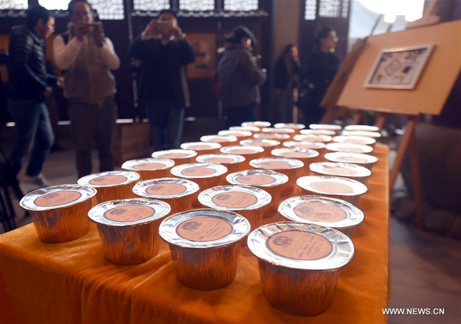 Linyin Temple busy in preparing laba porridge(1/4)