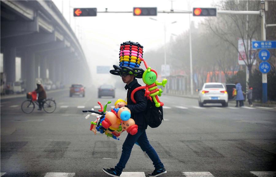 Heavy smog set to stick around(1/3)