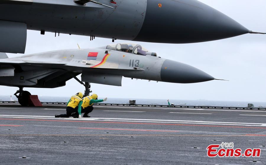 J-15 jet fighters make debut flights over South China Sea(1/5)