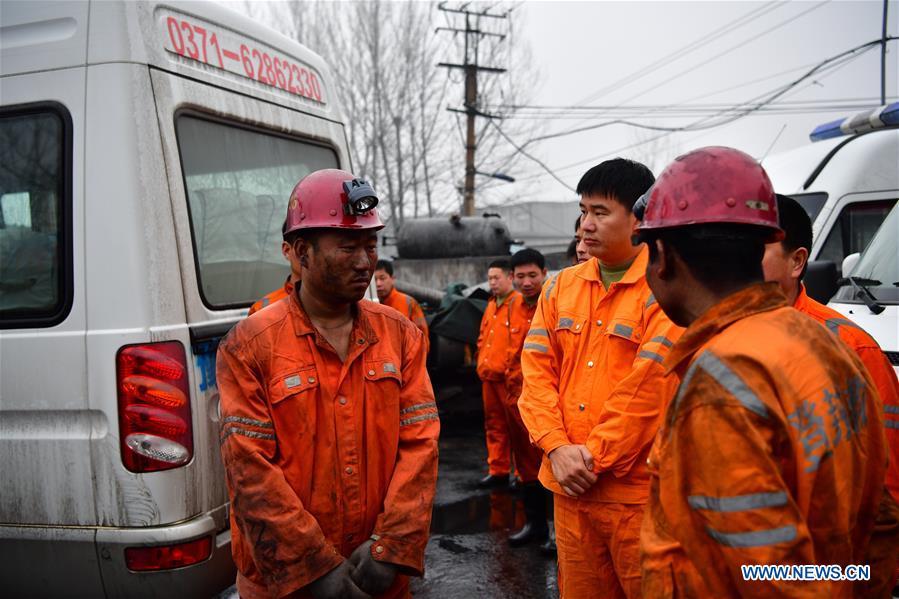 Five dead, seven trapped after coal mine caving in central China (1/4)