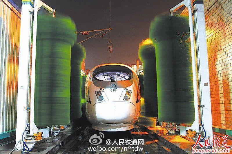 High-speed train cleaned in 45 minutes (1/5)