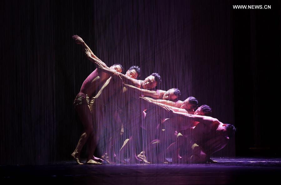 Chinese dance drama with 3D effects debuts in Singapore(1/4)