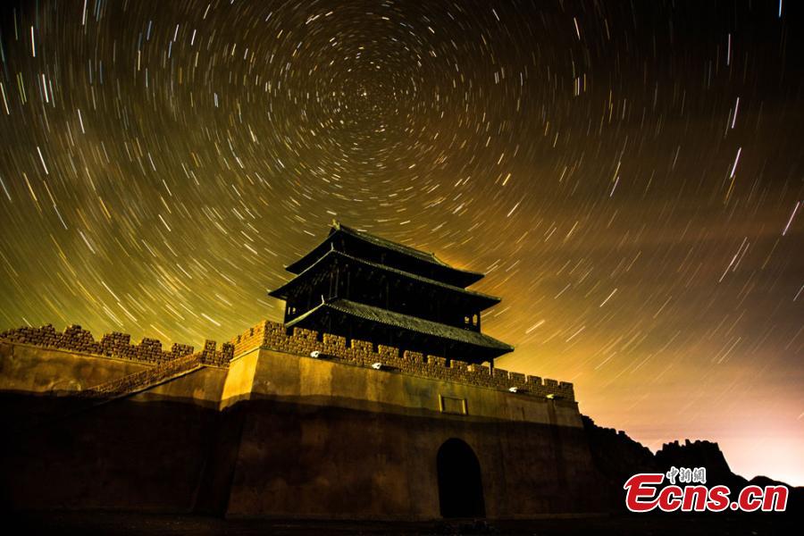 Starry sky creates fairyland in desert area of Dunhuang(1/4)