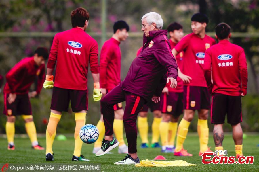 Lippi prepares Chinese players for match with Iceland(1/4)