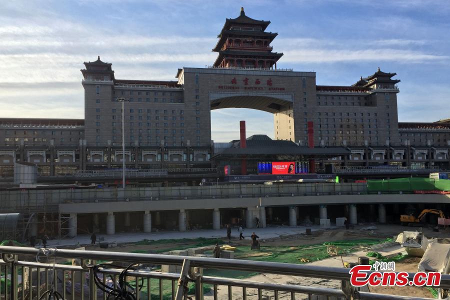 Sunken square to ease Beijing West Railway Station traffic(1/10)