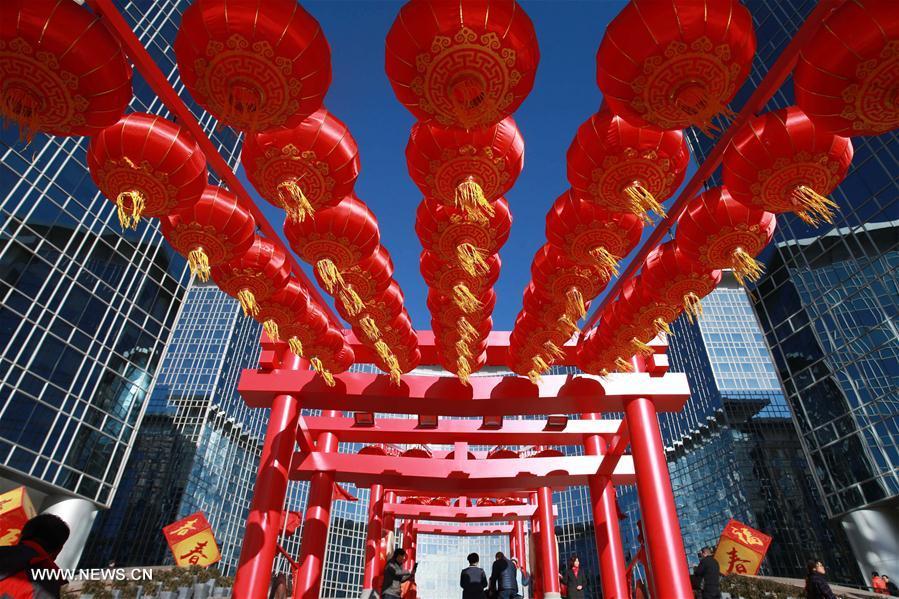 Decorations appear across Beijing as lunar New Year is coming(1/3)
