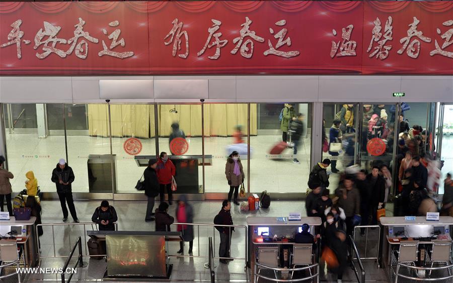 First day of China's 2017 Spring Festival travel rush (1/10)