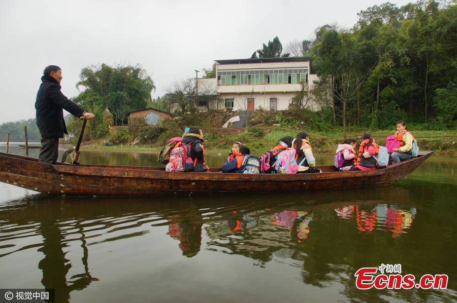 Teacher and boatman in one for 10 years (1/3)