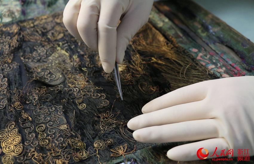 Skilled hands restore history in Hangzhou(1/11)