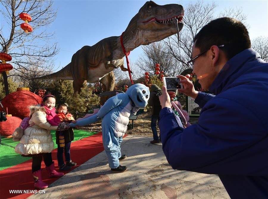 N China's Taiyuan Zoo opens dinosaur-themed carnival (1/3)