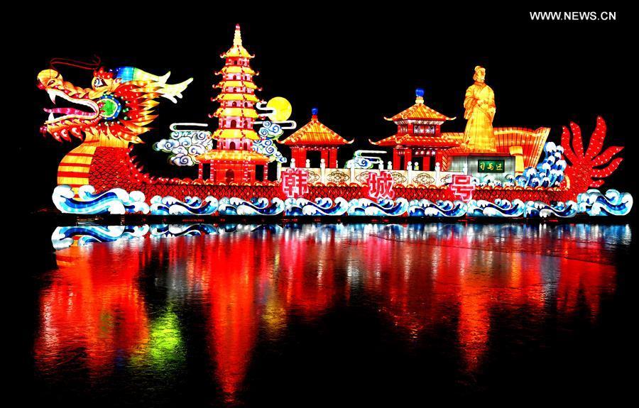 Light festival themed on Belt and Road Initiative kicks off in NW China (1/10)