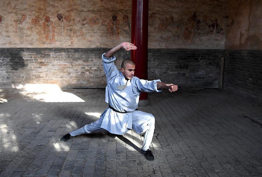 Monks practice martial arts at Shaolin Temple(1/12)
