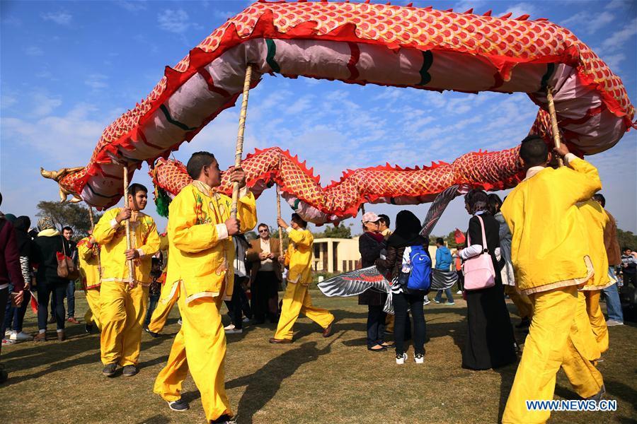 People attend temple fair to celebrate Chinese lunar new year in Cairo (1/4)