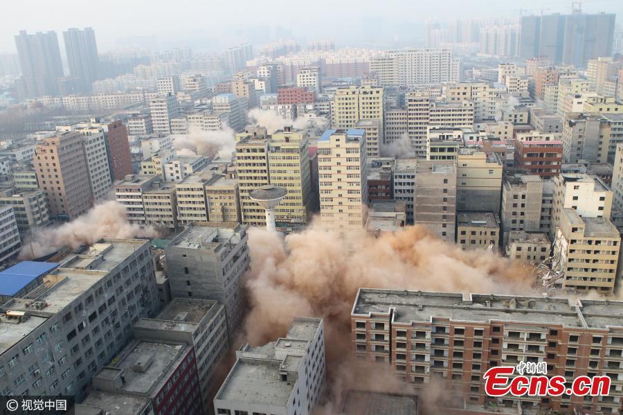 Shantytown torn down in Central China city(1/11)