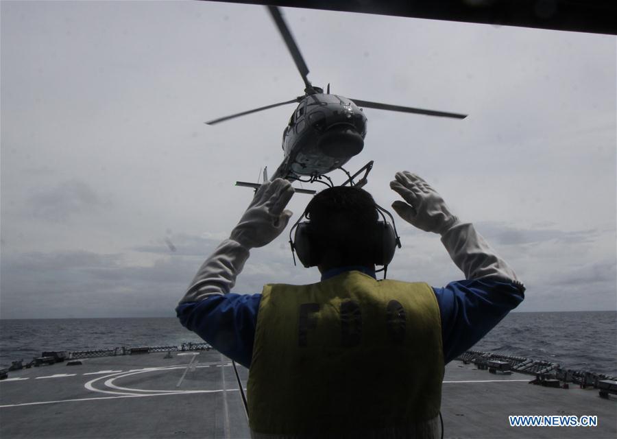 Hope to survive slim for missing passengers from sunken boat (1/2)