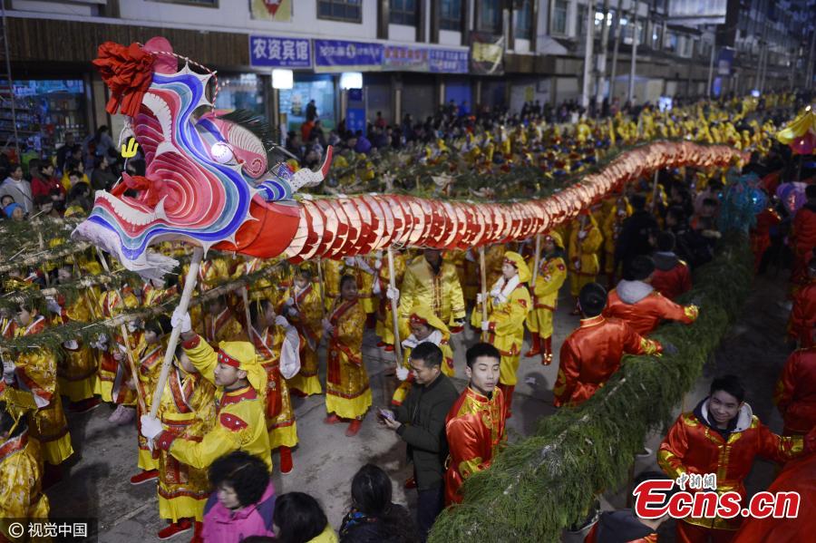 108-m-long dragon lantern celebrates Spring Festival(1/3)