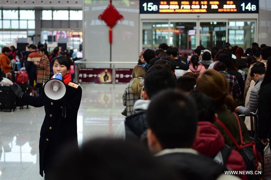 China railways brace for post-holiday travel rush (1/5)