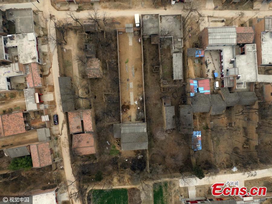 Village becomes almost empty amid urbanization (1/4)