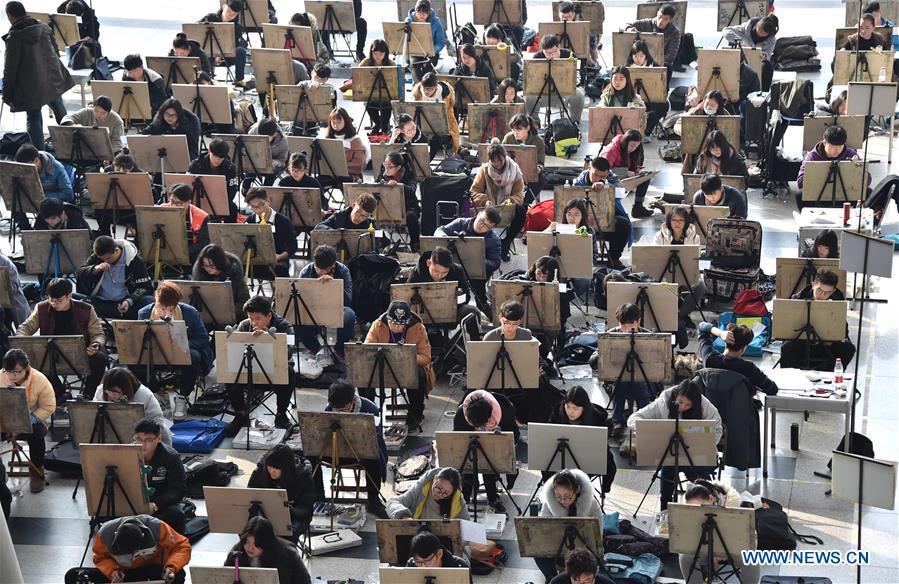 Candidates take 2017 college entrance exam for art majors in E China (1/9)