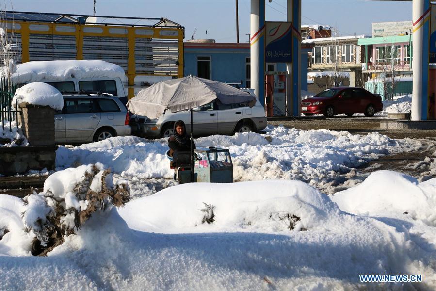 Snowfall, freezing weather claim over 100 lives in Afghanistan(1/10)