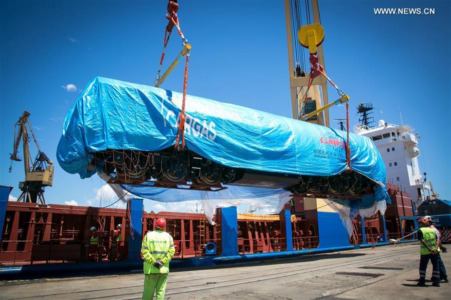 Two Chinese-built locomotives arrive in Argentina(1/2)