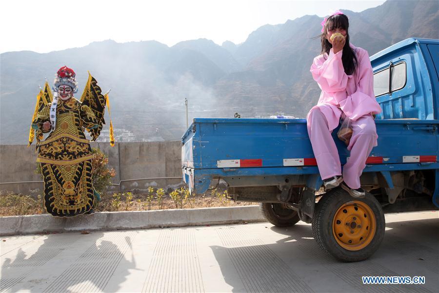 Shehuo actors have a meal in Wudu District of Longnan, northwest China\'s Gansu Province, Feb. 8, 2017. Shehuo is a type of entertainment popular in Wudu during the Spring Festival. The performance of Shehuo can be traced back to ancient rituals to worship the earth, which they believe could bring good harvests and fortunes in return. (Xinhua/Cai Yang)