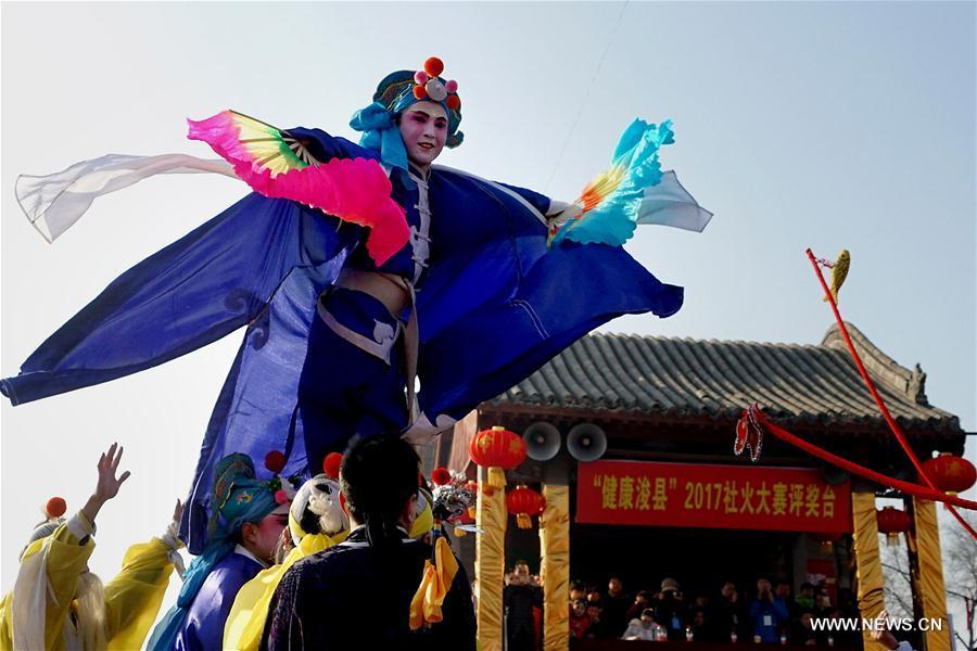 An actor performs Shehuo at a temple fair in Junxian County, central China\'s Henan Province, Feb. 12, 2017. Shehuo is a folk entertainment popular in China. It can be traced back to ancient rituals to worship the earth, which people believe could bring good harvests and fortunes in return. (Xinhua/Li An)