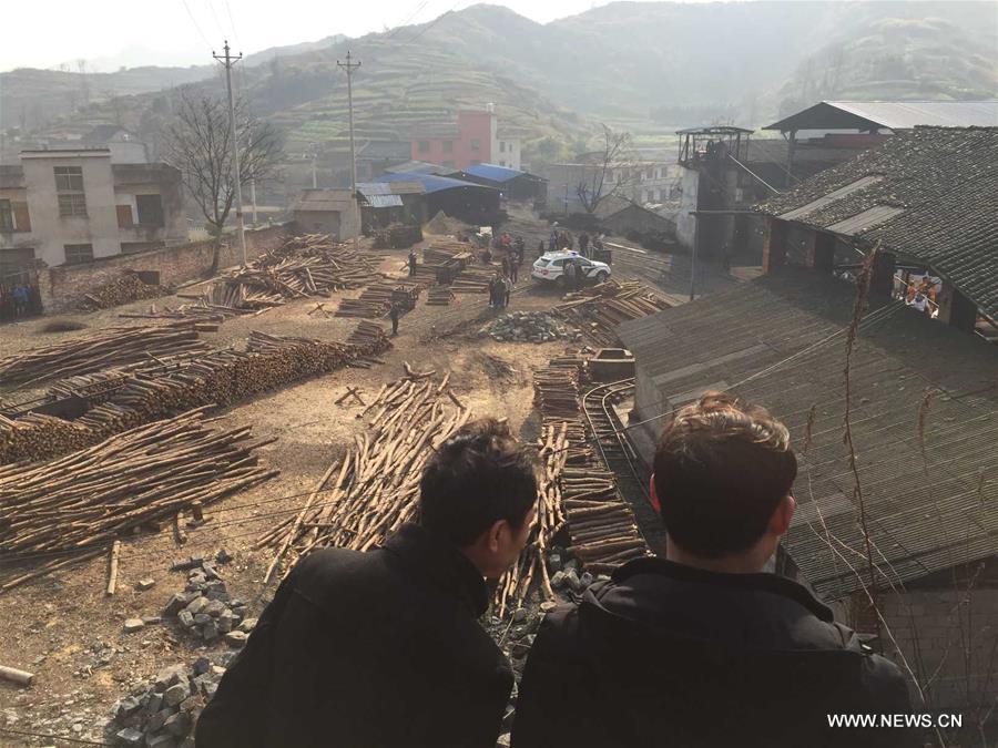 Eight dead in central China coal mine blast (1/2)